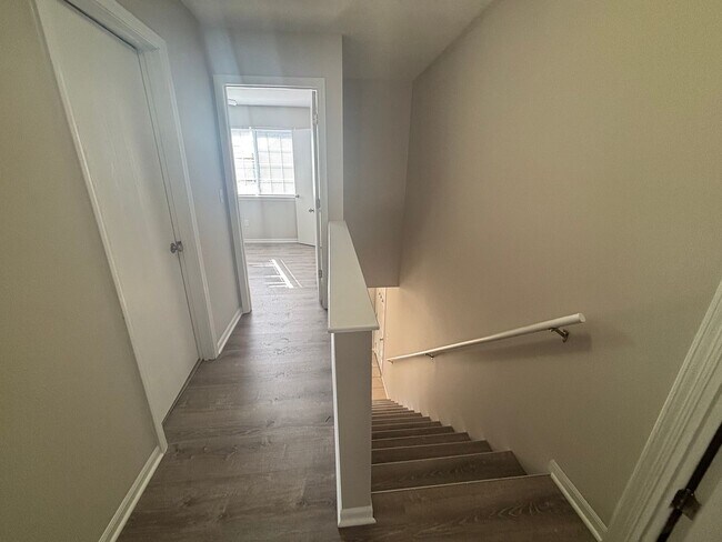 Building Photo - 1425-1427 Bodie Dr.