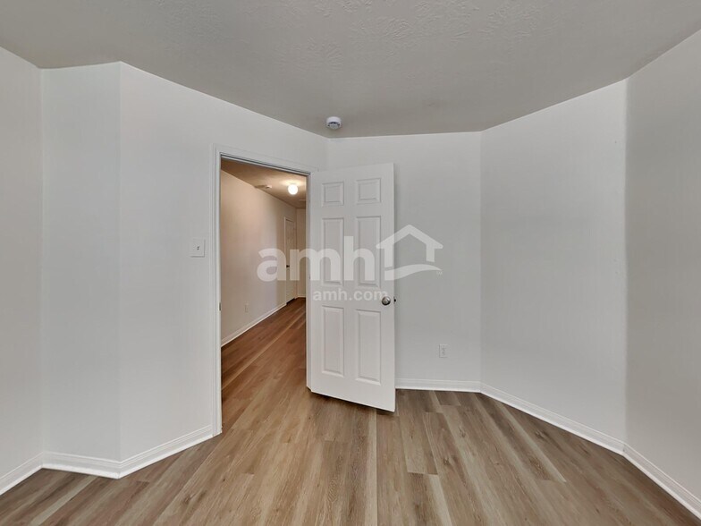 Building Photo - 1018 Redcrest Springs Ct