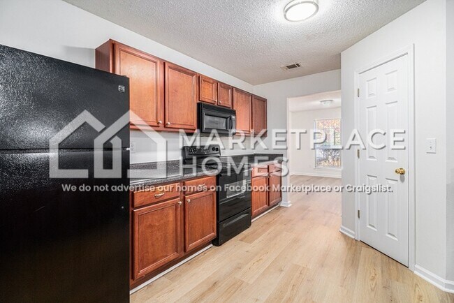 Building Photo - 10143 Deep Creek Dr