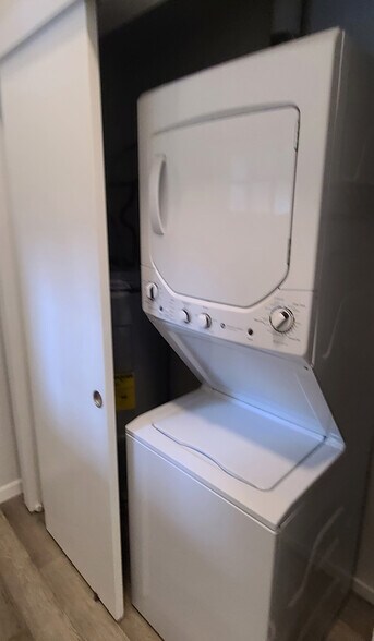 Laundry tower - 11711 100th Ave NE