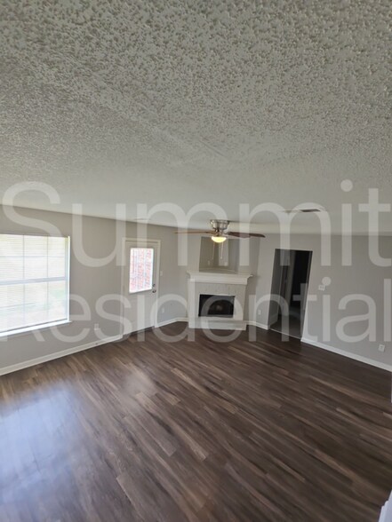 Building Photo - 4560 Longtree Ave