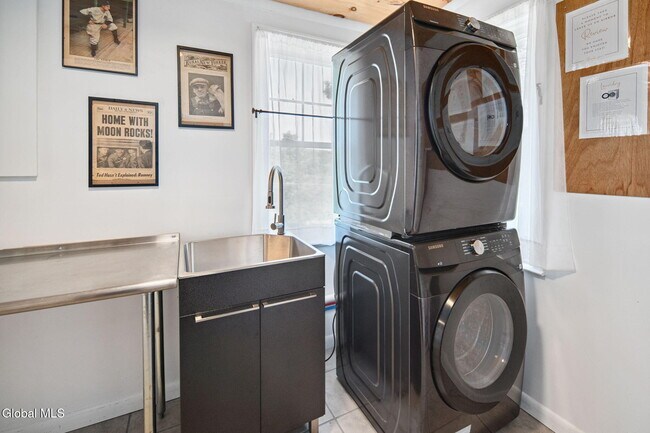 Building Photo - 1136 Enid Rd