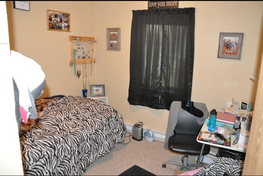 Building Photo - 324 7th Ave S