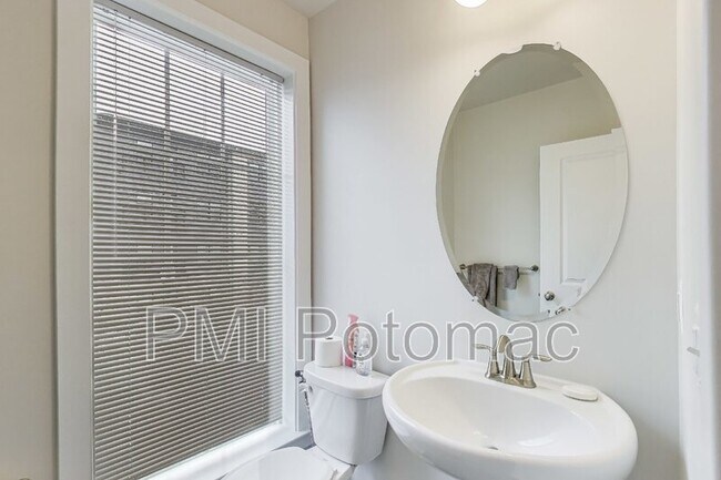 Building Photo - 2547 Auden Dr
