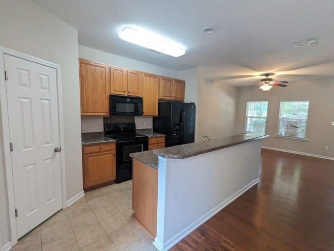 Building Photo - CORNELIUS  2 BEDROOM TOWNHOME