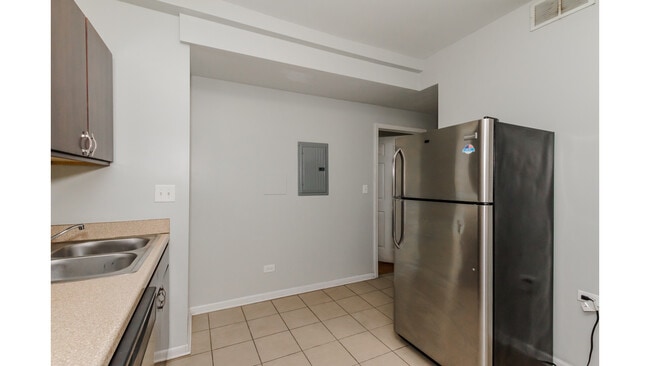 Building Photo - 3734 W Lawrence Ave