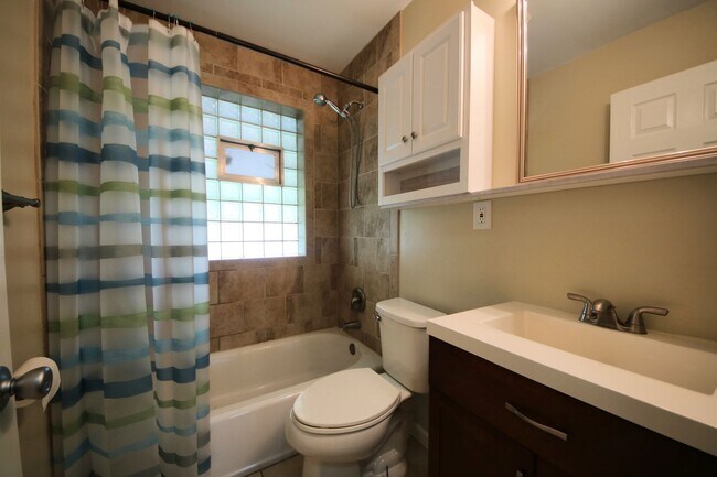 Building Photo - 4317 Sunshine Dr