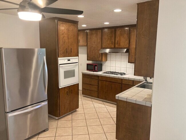 Building Photo - Modesto 3 Bedroom 2 Bath Solar Power Home ...