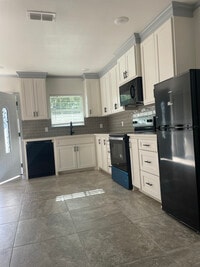 Building Photo - 15831 Echo Glen Dr