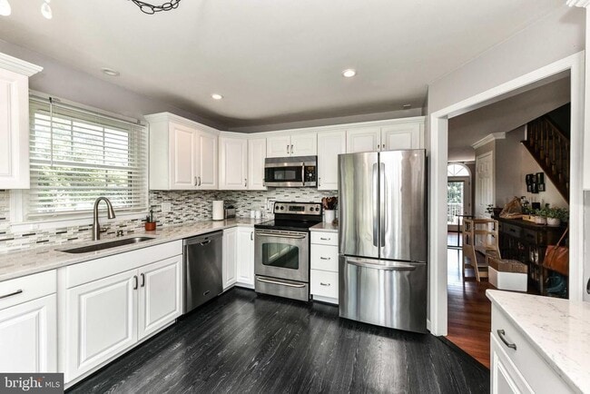 Building Photo - 21820 Leatherleaf Ct
