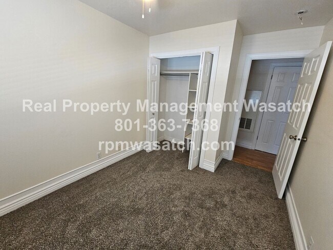 Building Photo - Move In Special!  1/2 Off First Months Rent  Check Out This 3 bed, 2 bath Condo with Hardwood Flo...