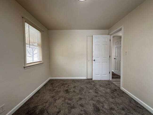 Building Photo - Recently Renovated 3 Bedroom 1 Bath Single Family Home!