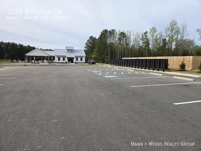 Building Photo - 3026 Bayview Dr