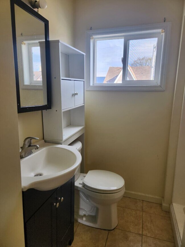 Building Photo - 413-415-415 N 6th Ave