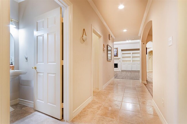 Building Photo - 3115 Evergreen Oak Dr