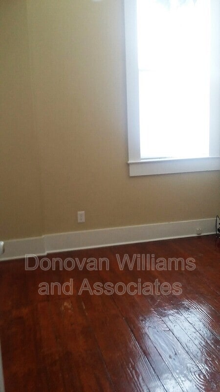 Building Photo - 135 E Wilson Ave