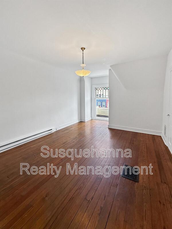 Building Photo - 744 Columbia Ave