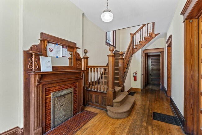 Building Photo - 817 Rubel Ave