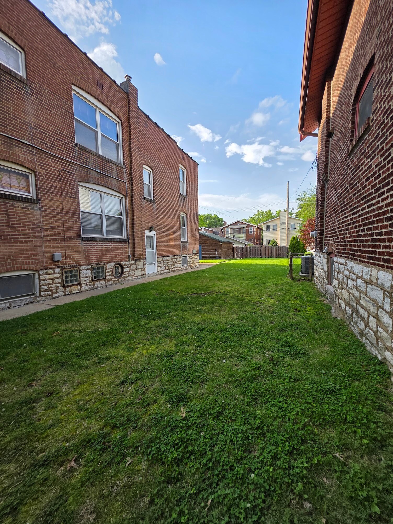 Shared yard - 5229 Lansdowne Ave