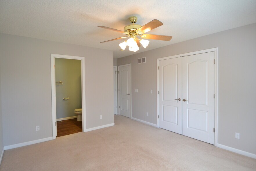 Building Photo - 1900 Salter Pl