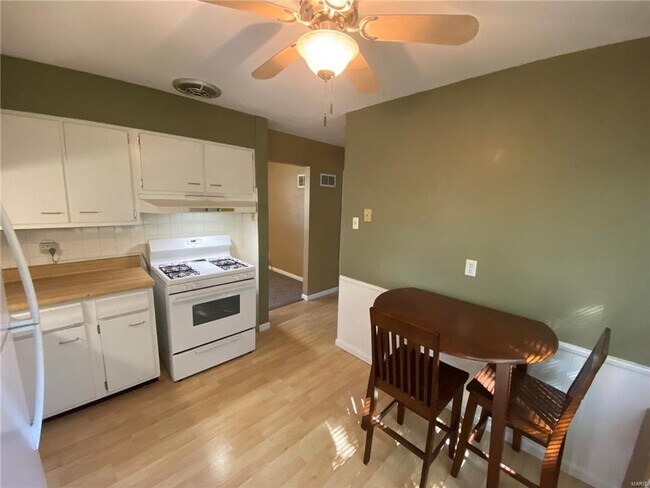 Building Photo - 178 Floralea Pl