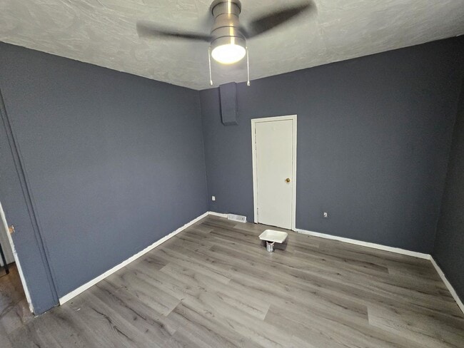 Building Photo - Four Bedroom Two Bathroom House in East Cl...