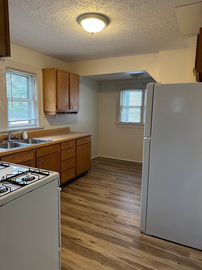 Building Photo - 134 Norwood St