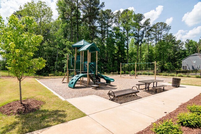 Building Photo - Stunning 5 Bedroom Home in Desirable Channing Woods