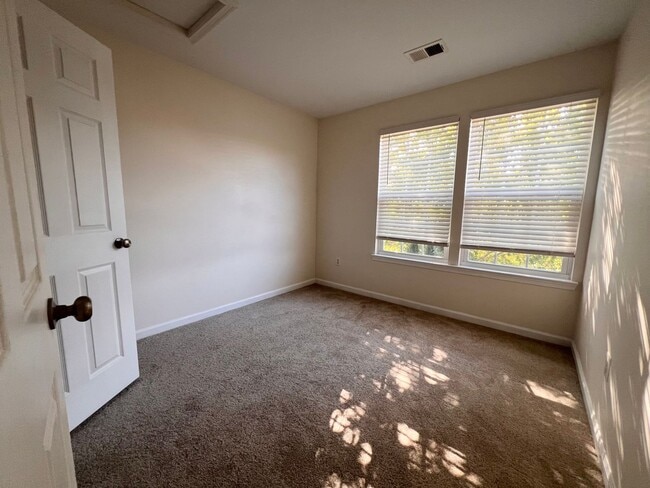 Building Photo - 357 Rolkin Rd