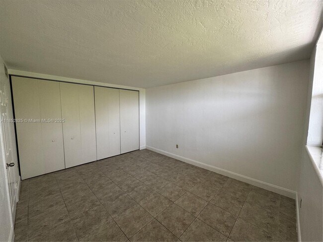 Building Photo - 1475 NE 125th Terrace