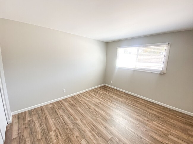 Building Photo - 1519 E Laguna Dr