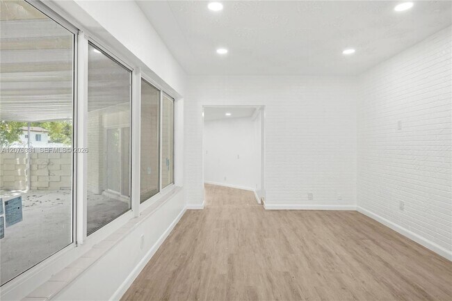 Building Photo - 1701 NW 19th Ave