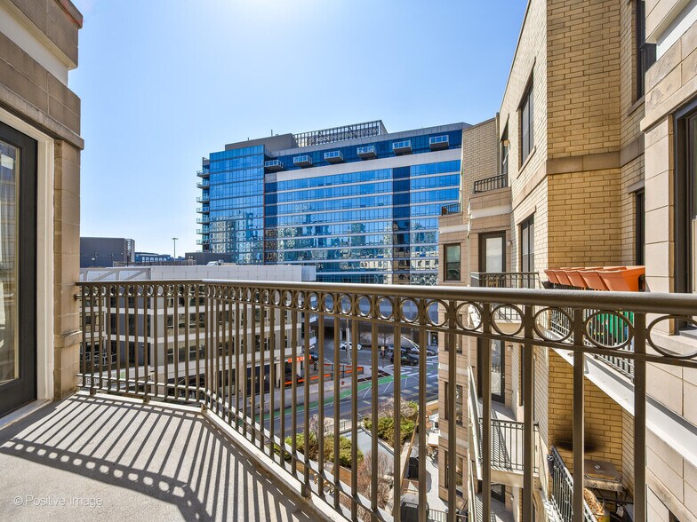 Building Photo - 520 N Halsted St