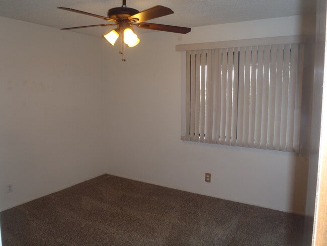 Building Photo - 1249 Mountain View Dr