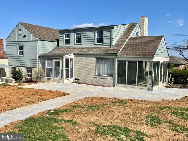 Building Photo - 241 Fort Loudon Rd