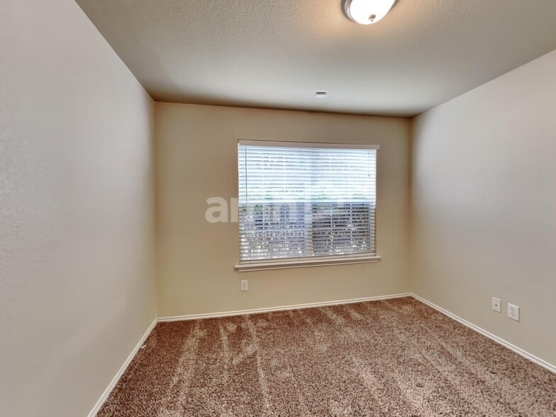 Building Photo - 10007 Del Lago Ct