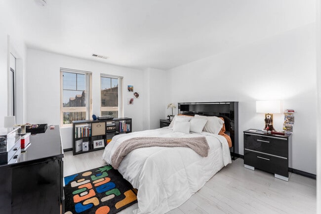 Building Photo - 7225 N Cedar Rd