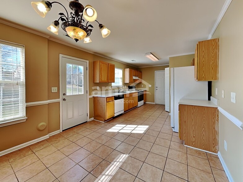 Building Photo - 205 N Fuquay Springs Ave