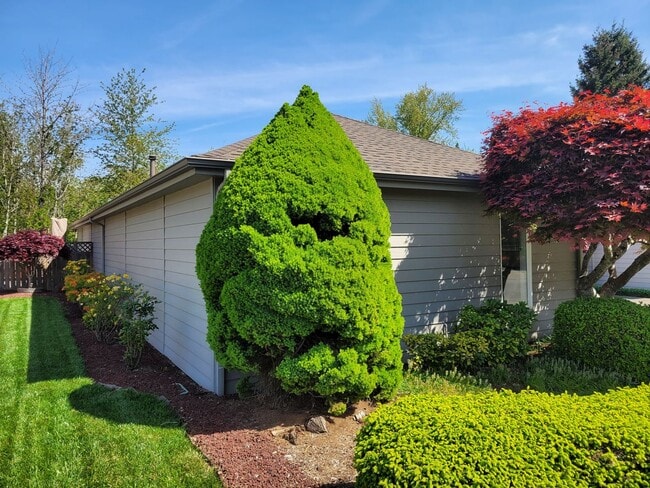 Building Photo - Freshly Remodeled Single-Level Home