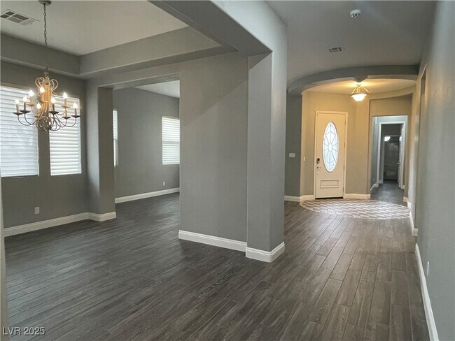 Building Photo - 10468 Garden Light Dr