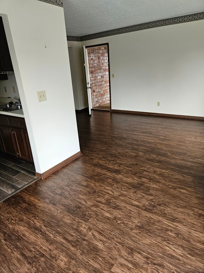 Building Photo - 1361 Callie Rd