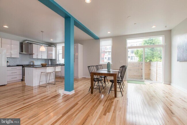 Building Photo - 3039 Baltz St