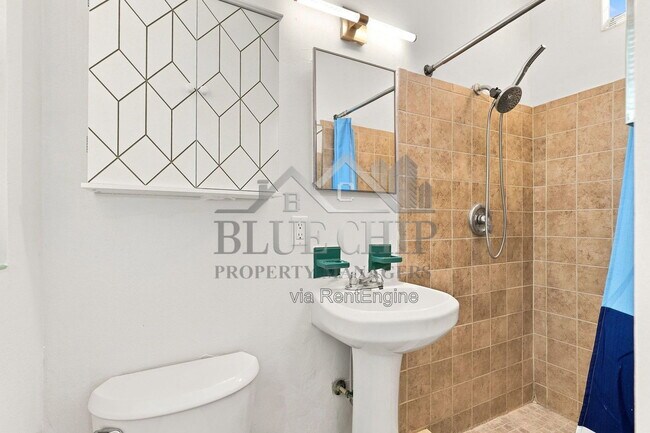 Building Photo - 6714 Nina Rosa Dr