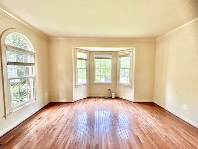 Building Photo - 10503 Aubinoe Farm Dr