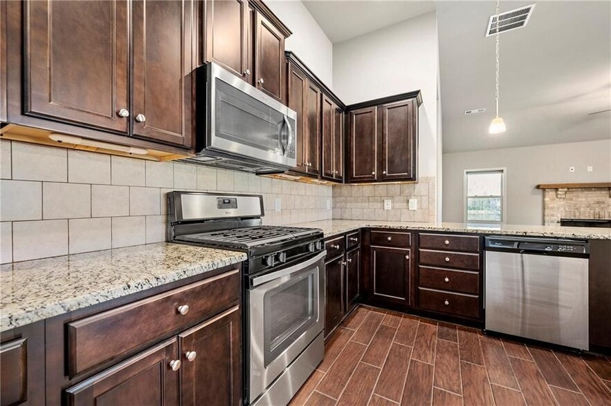 Building Photo - 540 Brookside Ln