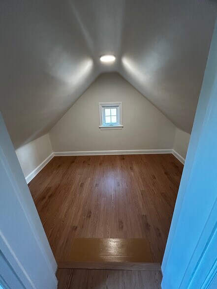 Bonus Room - 806 Broadway