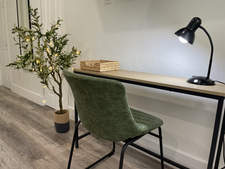 Building Photo - 522 NW 11th Ave