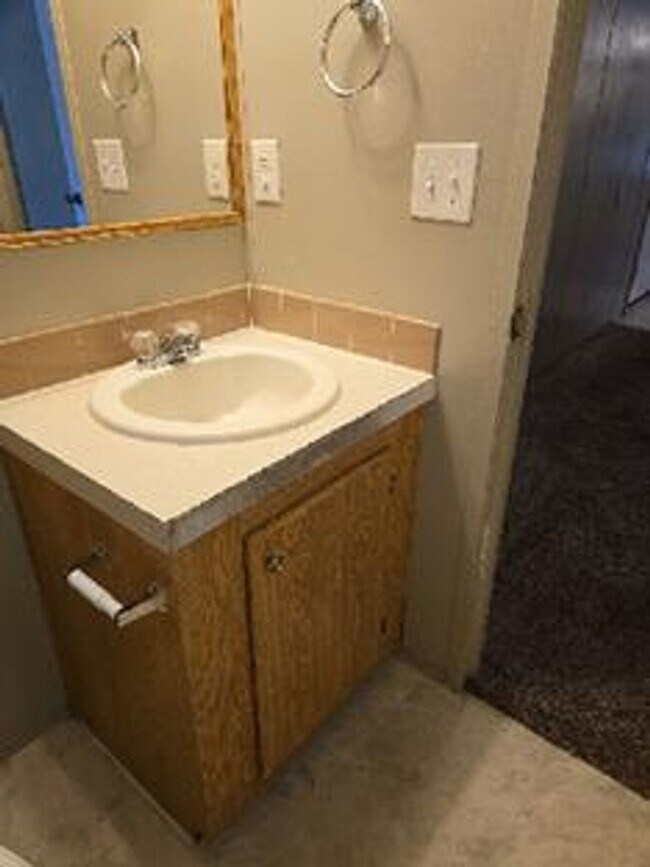 Building Photo - $300 Rent Credit if Lease Starts before 7/1/26! No Application Fees for the Month of June!