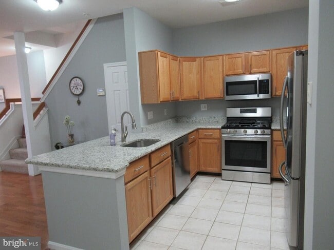 Building Photo - Beautiful 3 BR 3.5 BA Townhouse in Germantown