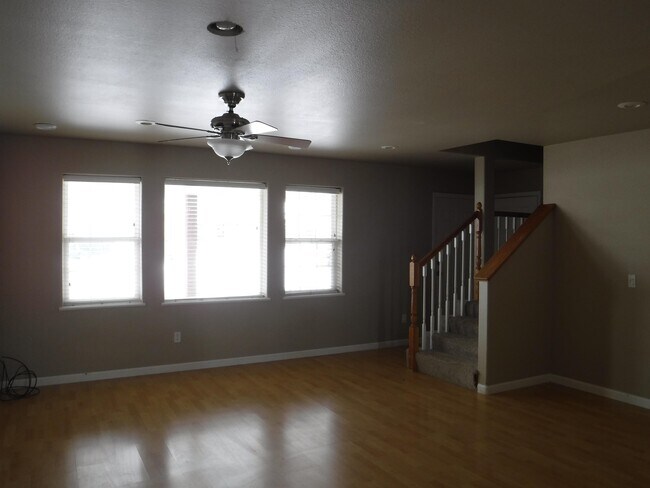 Building Photo - 441 Country Club Ln